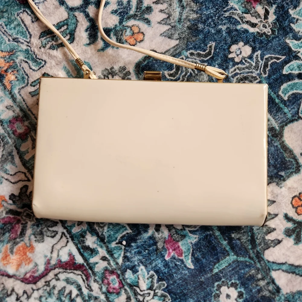 Vintage Vinyl Side Clasp Closure Clutch Bag With‎ with Gold Hardware
